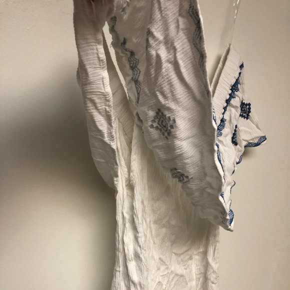 | Lily White | off the shoulder top. Size L. - Picture 2 of 4